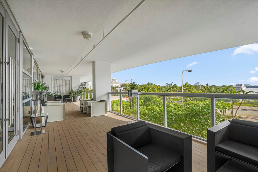 More Photos Of 888 Biscayne Blvd, Miami Apartments For Lease