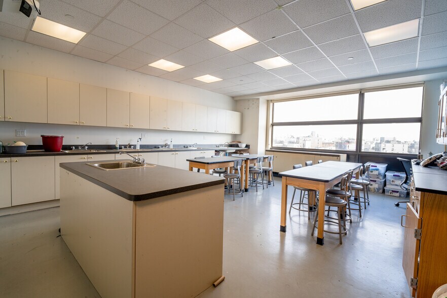 More Photos Of 297-299 N 7th St, Brooklyn Schools For Lease