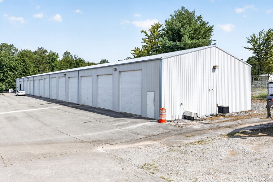 More Photos Of 110 Woodlands Cir, Crossville Self Storage For Sale