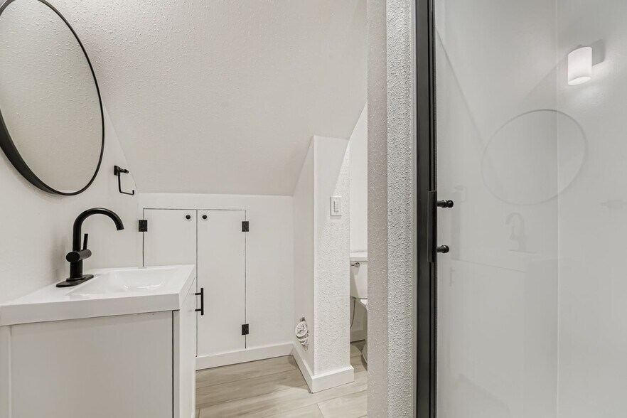 More Photos Of 1031 SW 122nd St, Seattle Apartments For Sale