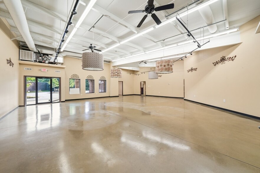 More Photos Of 1065 Sullivan Rd, Newnan Unknown For Lease