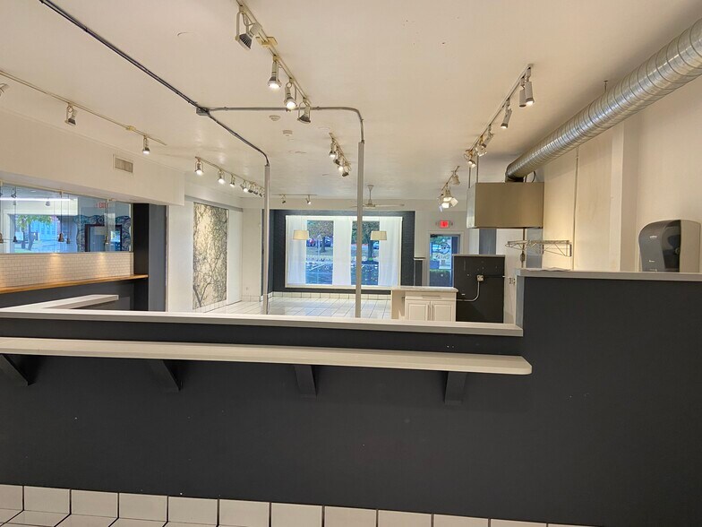 More Photos Of 4446 Main St, Snyder Storefront Retail Office For Lease