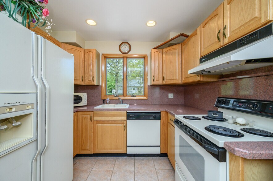 More Photos Of 355 Buckelew Ave, Monroe Township Freestanding For Sale