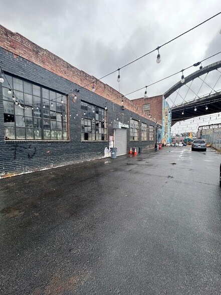 More Photos Of 615 S Anderson St, Los Angeles Manufacturing For Lease