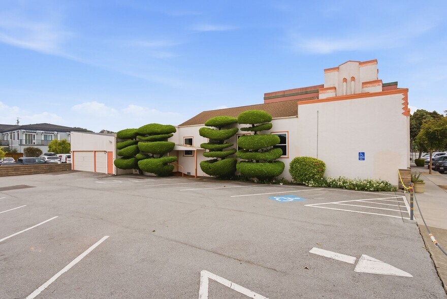More Photos Of 645 Kelly Ave, Half Moon Bay Funeral Home For Sale
