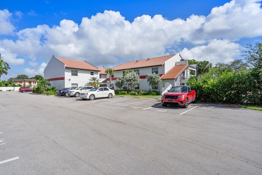 More Photos Of 700-728 SW 81st Ter, North Lauderdale Apartments For Sale