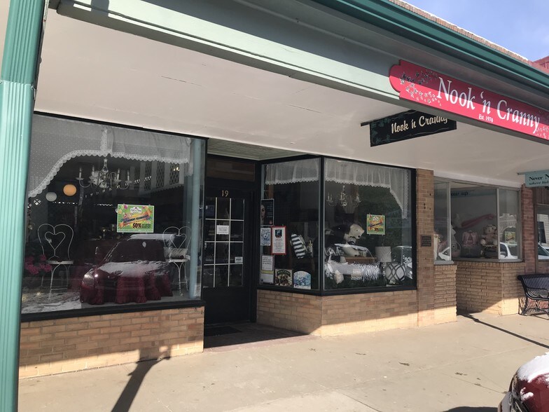 More Photos Of 19 W Main St, Vermillion General Retail For Sale