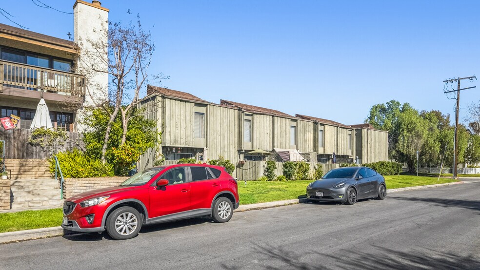 More Photos Of 11607 Acama St, Studio City Apartments For Sale