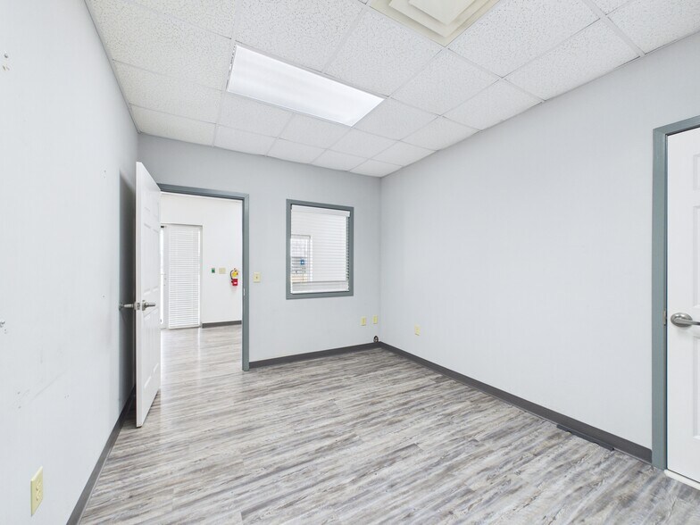 More Photos Of 6975 Flat Rock Rd, Midland Warehouse For Lease