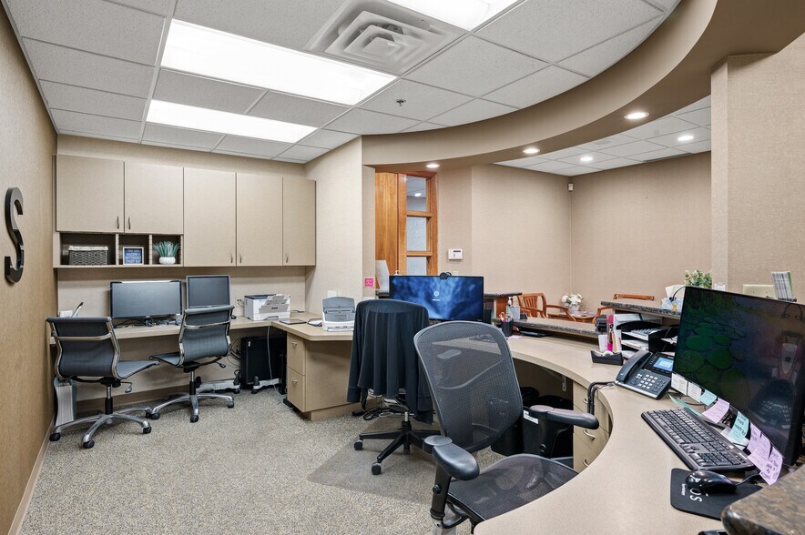 More Photos Of 13875 Hwy 13 Frontage Rd S, Savage Office For Lease