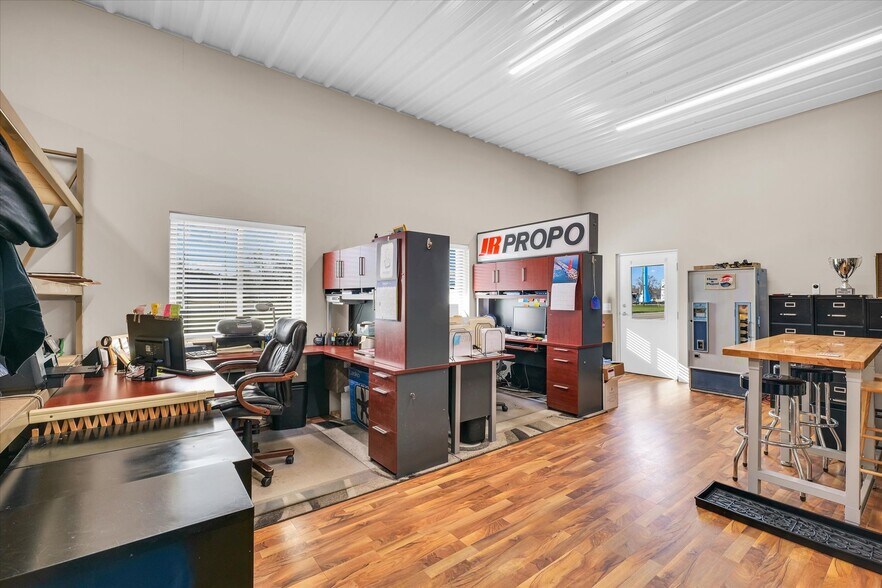 More Photos Of 109 Front St, Mansfield Industrial For Sale