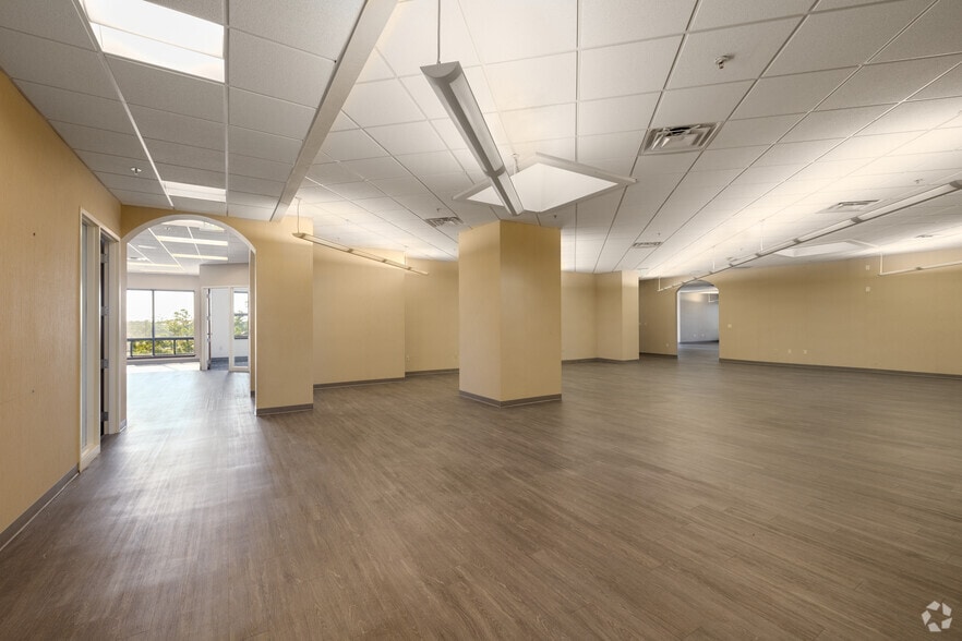 More Photos Of 9530 Marketplace Rd, Fort Myers Office For Lease
