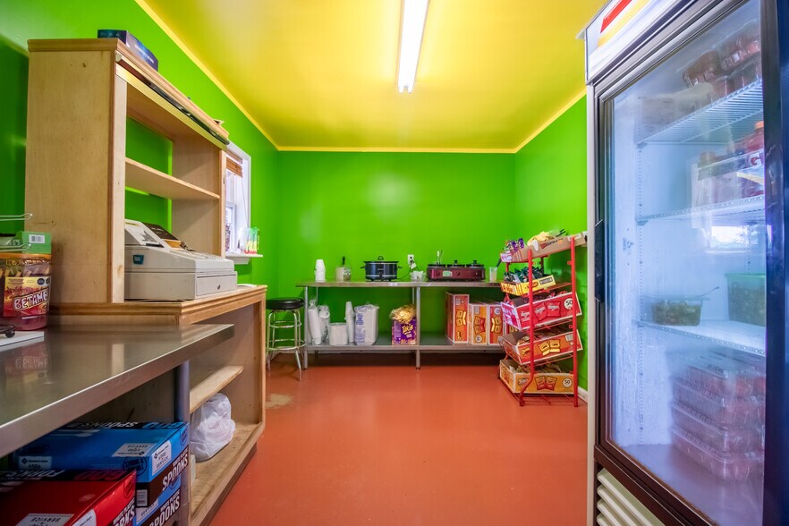 More Photos Of 518 Mill Ave, Conroe General Retail For Sale