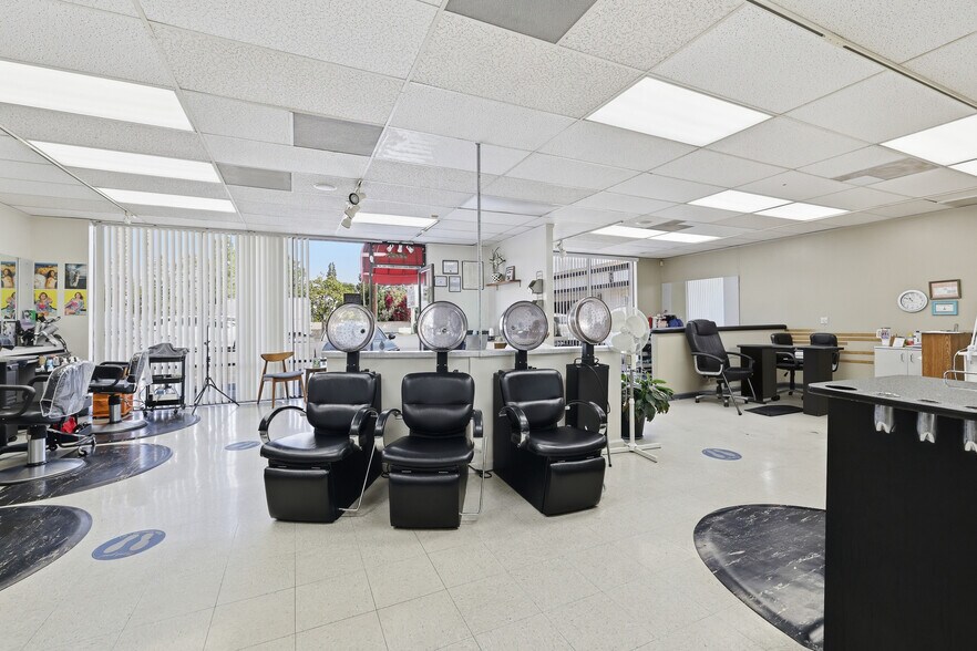 More Photos Of 22718-22742 Roscoe Blvd, West Hills Freestanding For Lease