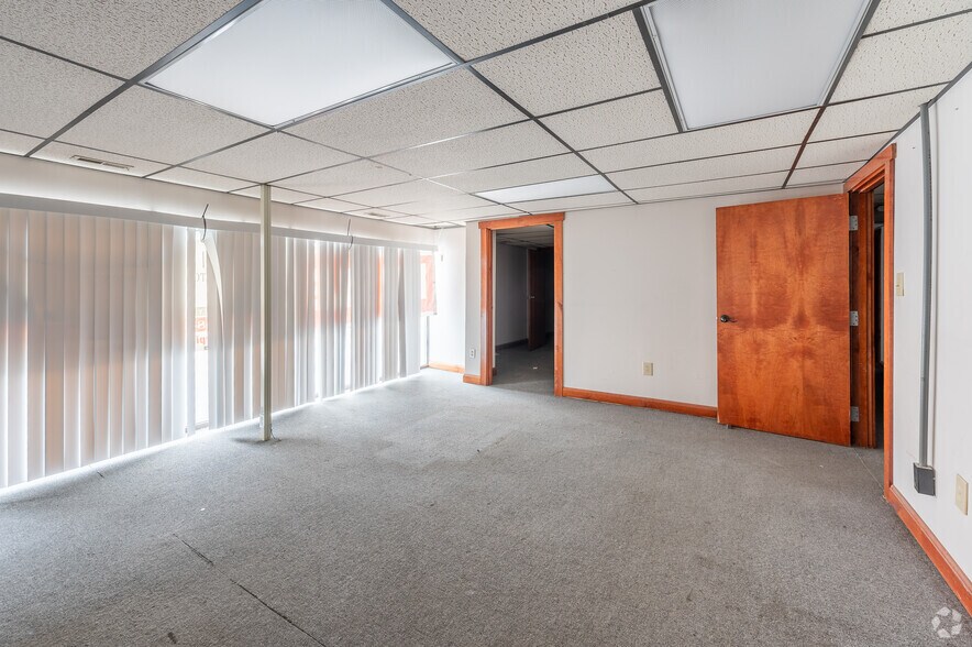 More Photos Of 630 Maryland Ave, Charleston Warehouse For Lease