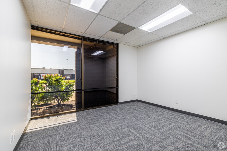 More Photos Of 2307 Springlake Rd, Farmers Branch Unknown For Lease