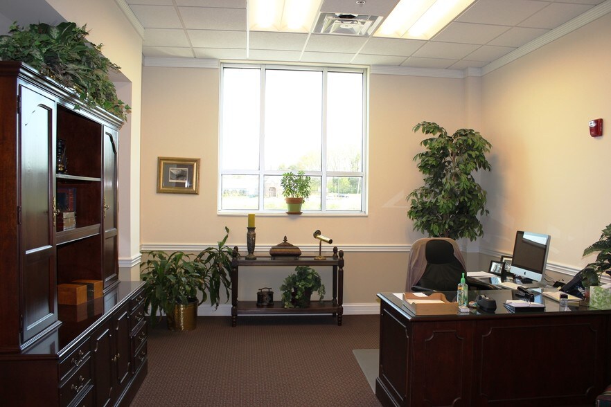 More Photos Of 9721 Cogdill Rd, Knoxville Office For Sale