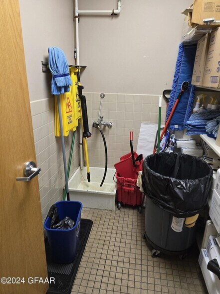 More Photos Of 3221 32nd Ave S, Grand Forks Unknown For Lease