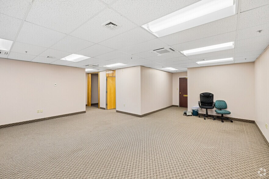 More Photos Of 1985 Main St, Springfield Storefront For Lease