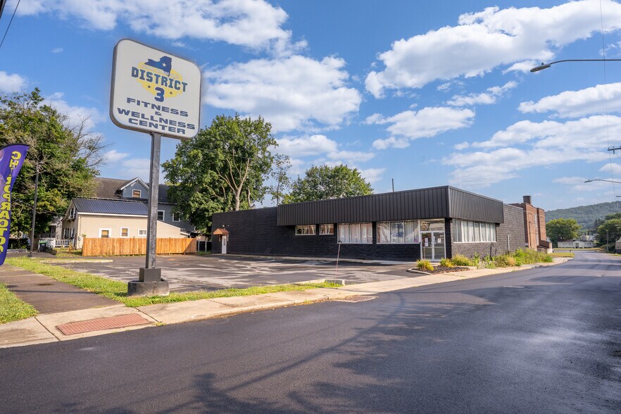 Primary Photo Of 133 E Main St, Frankfort Storefront For Sale