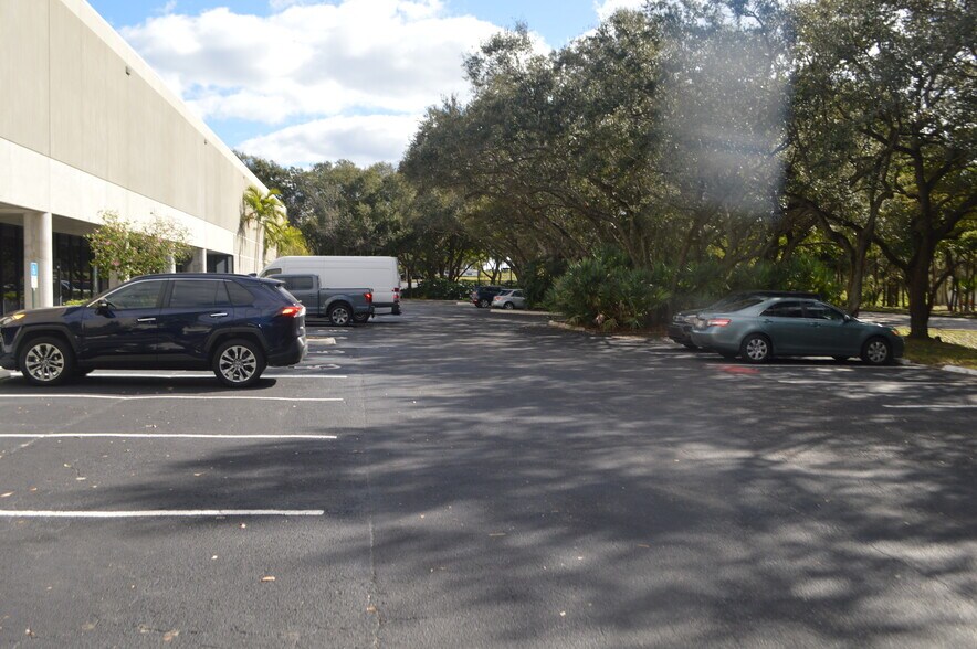 More Photos Of 6000 Park of Commerce Blvd, Boca Raton Distribution For Lease