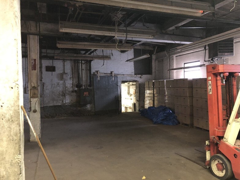 More Photos Of 100 Beecher Ave, Cheltenham Warehouse For Lease