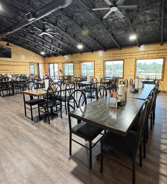 More Photos Of 500 SE Lincoln Rd, Idabel Hotel For Sale