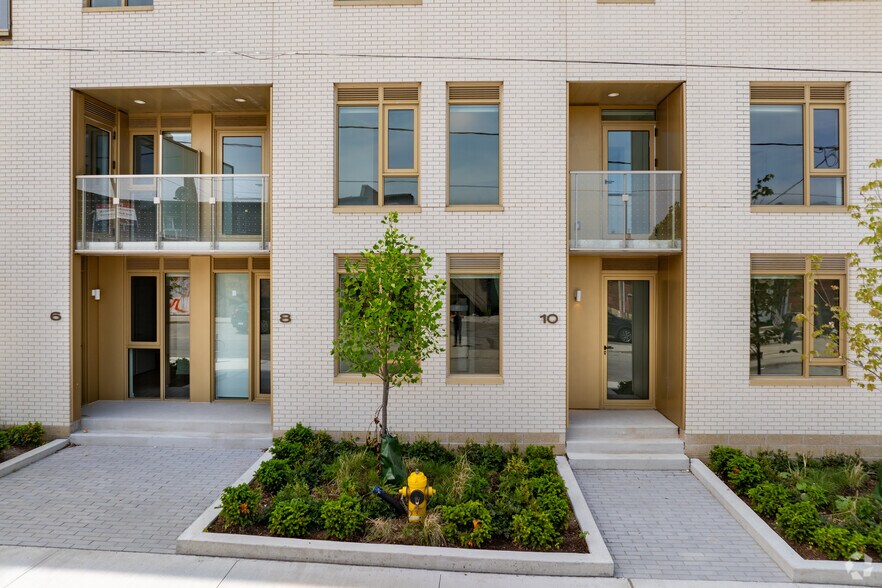 More Photos Of 9 Croham Rd, Toronto Apartments For Lease
