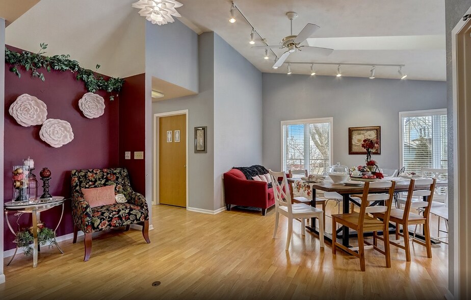 More Photos Of 111 Depot St, Johnson Creek General Retail For Lease