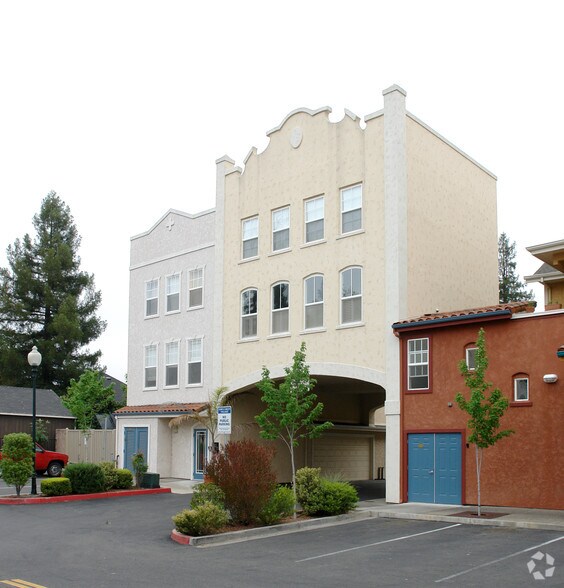 More Photos Of 220 Windsor River Rd, Windsor Apartments For Sale