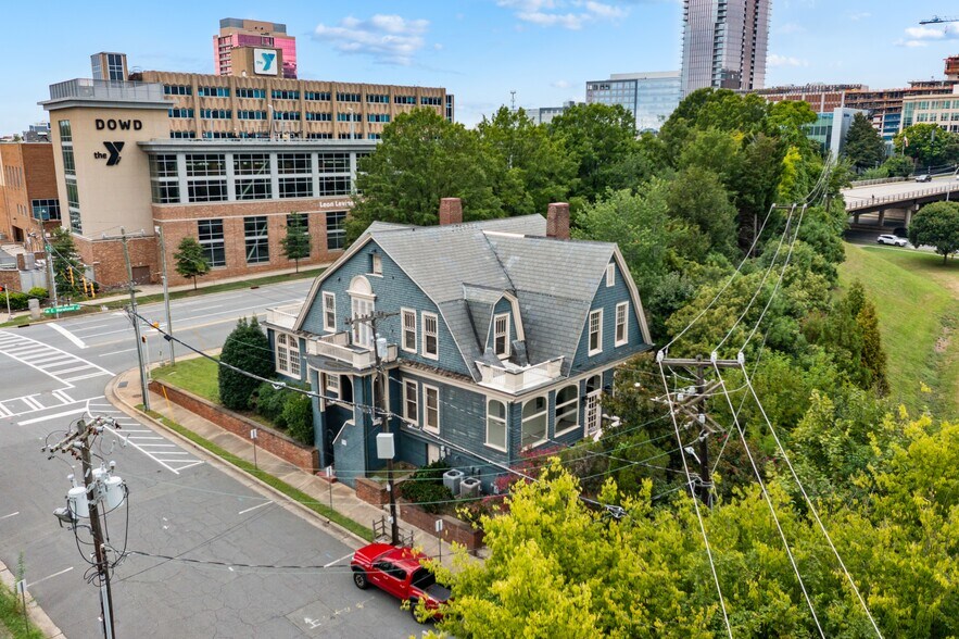 More Photos Of 435 E Morehead St, Charlotte Office For Lease