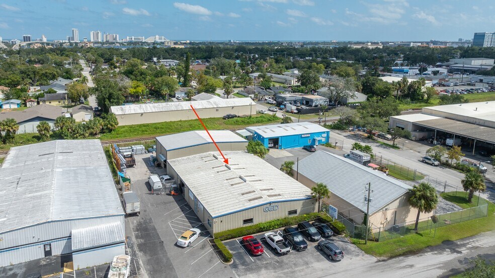 More Photos Of 809 Swift St, Daytona Beach Warehouse For Lease
