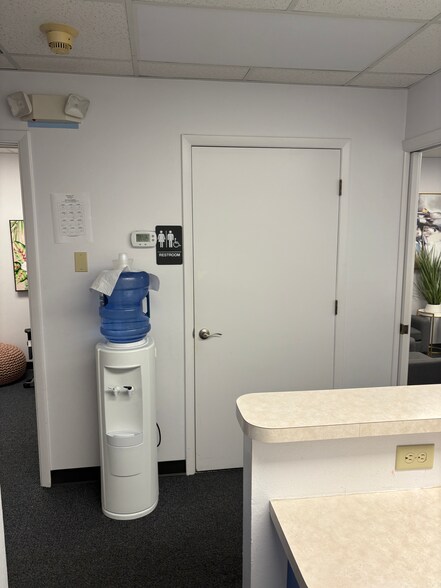 More Photos Of 1531 Tamiami Trl S, Venice Office For Sale