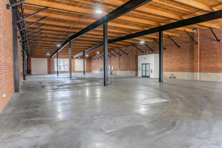 More Photos Of 4000 Medford St, Los Angeles Warehouse For Lease