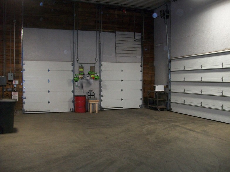 More Photos Of 31 Schwalm Rd, Tower City Warehouse For Lease