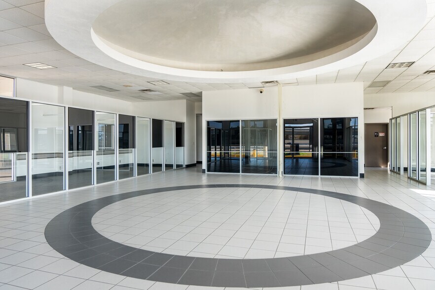 More Photos Of 19300 Northwest Fwy, Houston Auto Dealership For Sale