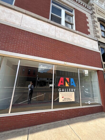 More Photos Of 121 W Walnut St, Rogers Storefront Retail Office For Sale