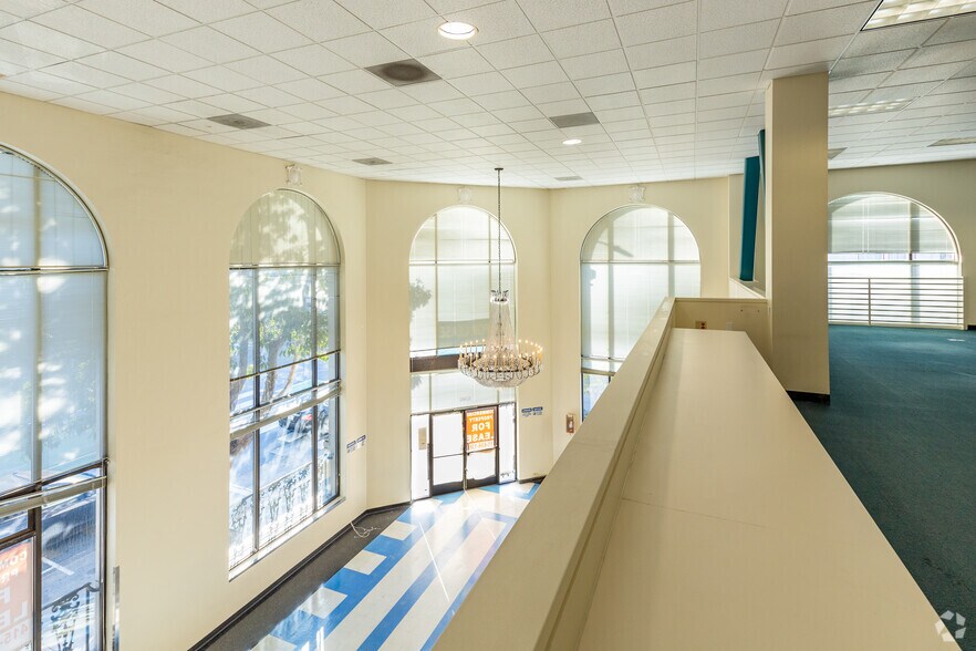 More Photos Of 1098 Valencia St, San Francisco Office For Lease