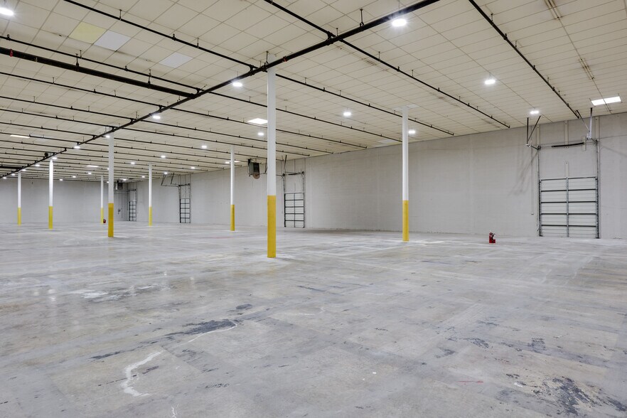 More Photos Of 5124 Sharp St, Dallas Warehouse For Sale