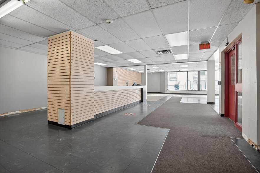 More Photos Of 812 Dundas St, London Freestanding For Sale
