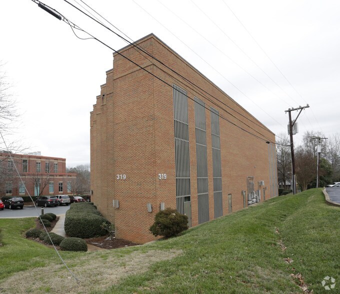 More Photos Of 319 S Sharon Amity Rd, Charlotte Office For Sale