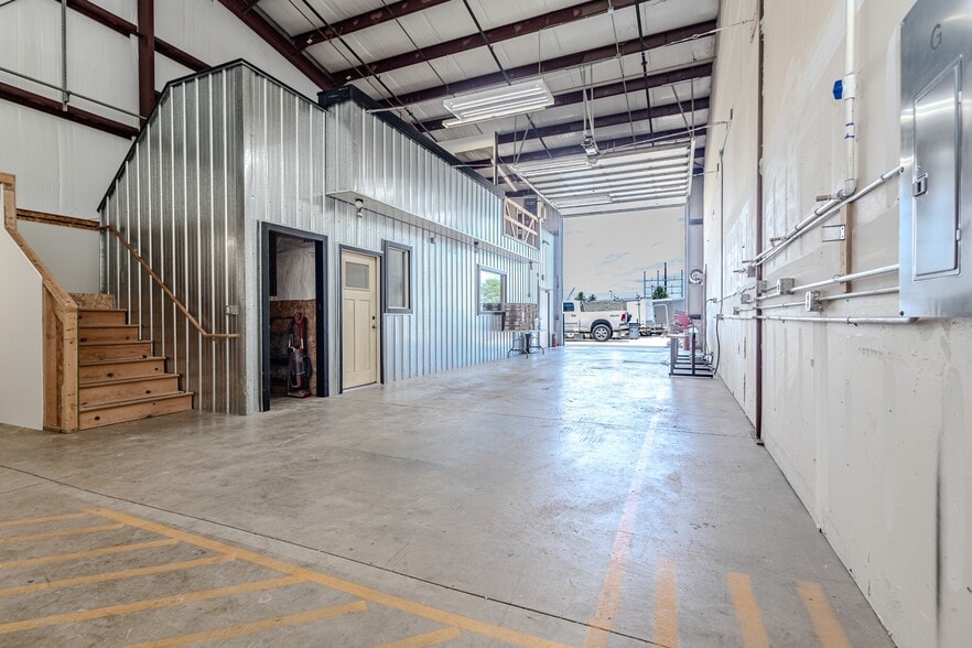 More Photos Of 1200 SW Brookside Cir, Grimes Warehouse For Lease