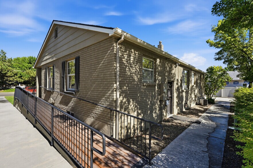 More Photos Of 2490 N Locust Grove Rd, Meridian Office For Sale