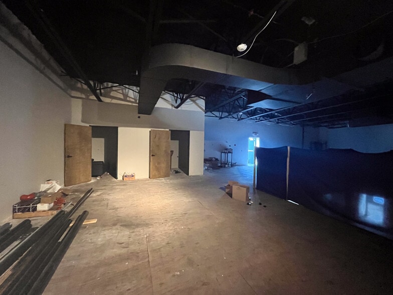 More Photos Of 5316 Washington Ave, Houston Bar For Lease