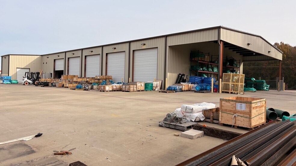 More Photos Of 1092 US 59, Carthage Warehouse For Lease
