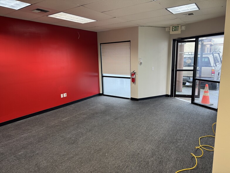 More Photos Of 407 W Gowe St, Kent Office For Lease