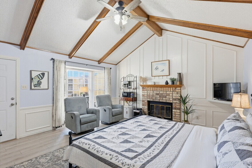 More Photos Of 201 N State St, Fort Davis Hotel For Sale