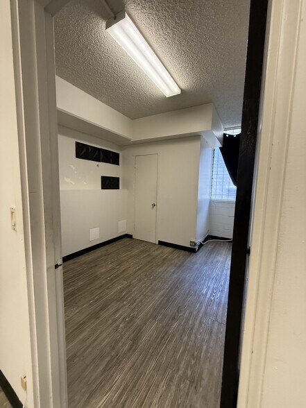 More Photos Of 931 University Ave, Honolulu General Retail For Sale