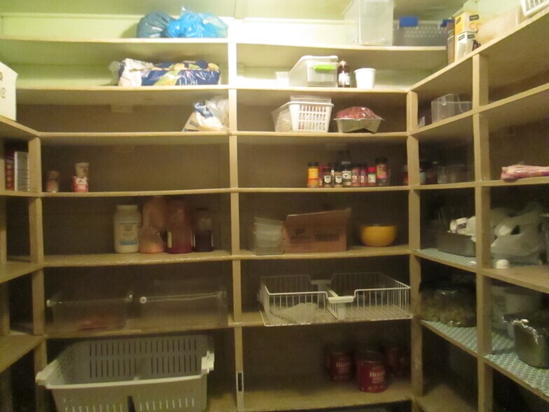 More Photos Of 117 N E St, Lakeview Specialty For Sale