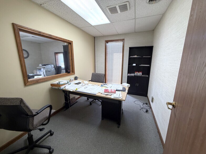 More Photos Of 305 N Mason St, Carrollton Office For Sale